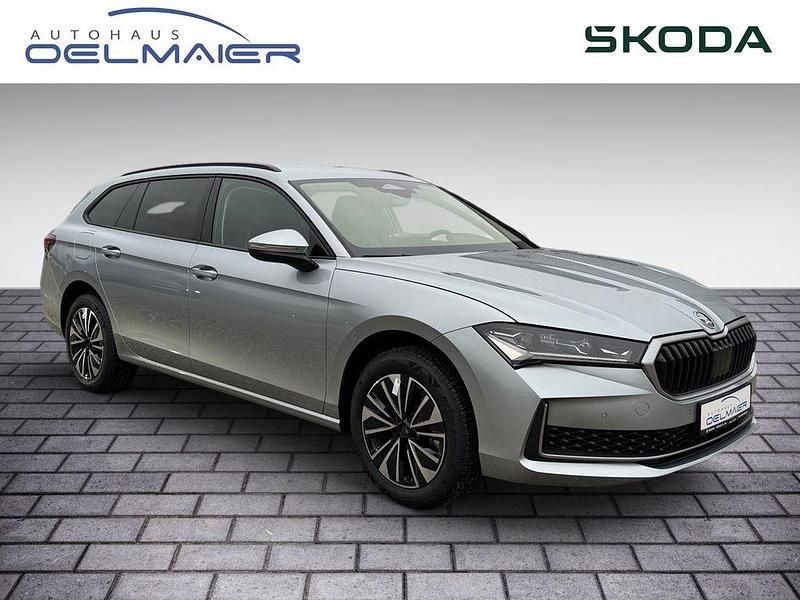 Neu Skoda Superb Selection 150 PS (110 kW) 2025 Silber Kombi