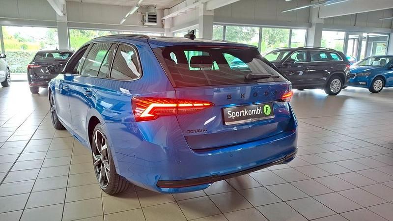 Neu Skoda Octavia SportLine 150 PS (110 kW) 2025 Blau Kombi