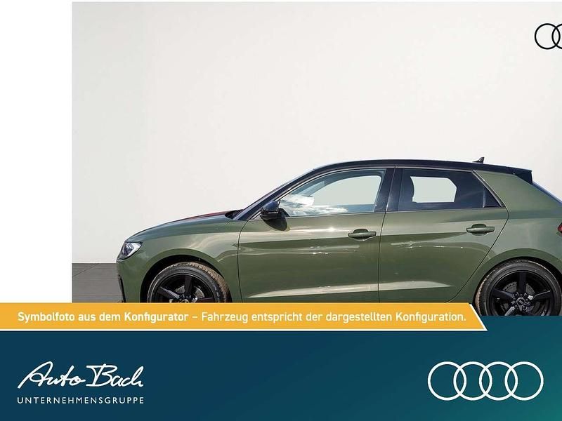 Neu Audi A1 Advanced Plus 95 PS (69 kW) 2026 Distriktgrün metallic mythossc SUV