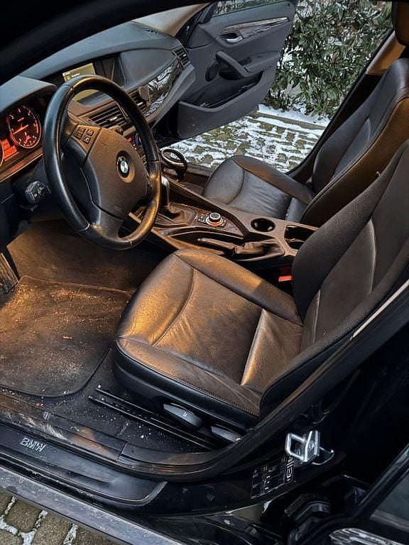 Schwarz Gebraucht 2012 BMW X1 xLine SUV | 6.500 € (Fairer Preis) - Bild 1/4