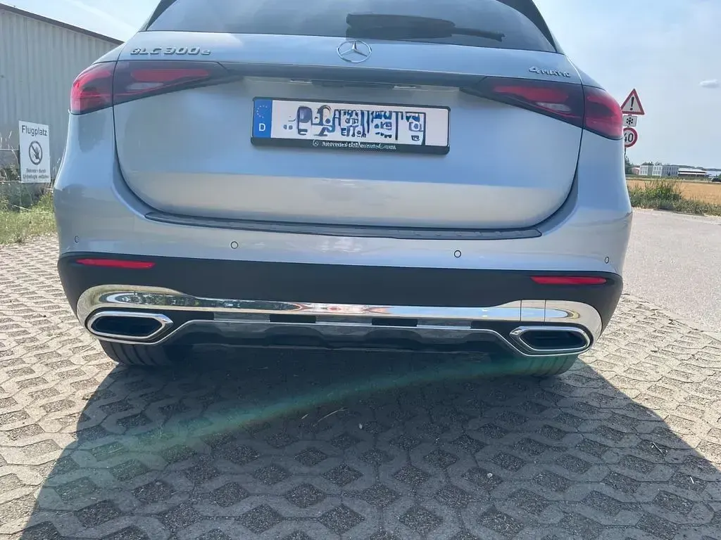 Gebraucht Mercedes GLC300e 313 PS (230 kW) 2024 Silber SUV