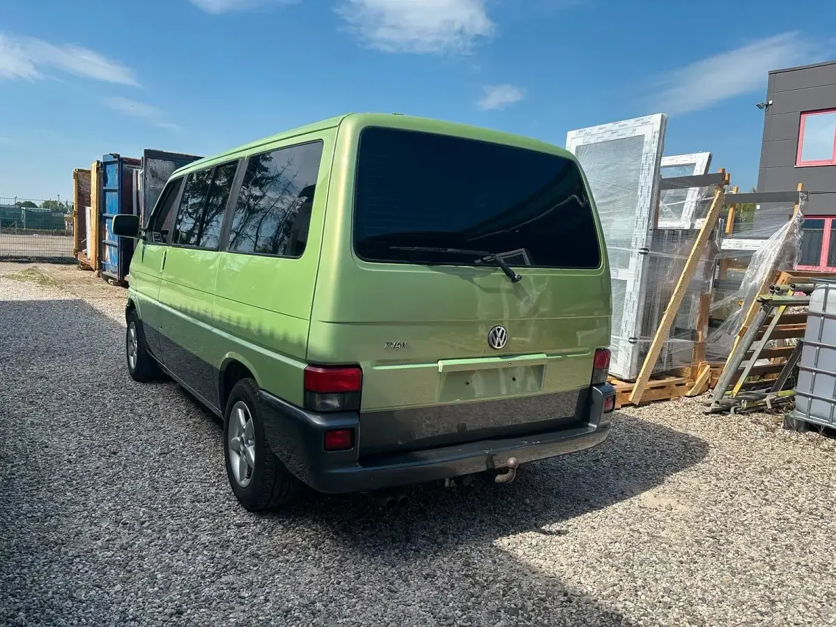 Used VW Multivan 140 HP (102 kW) 1997 Green Minivan