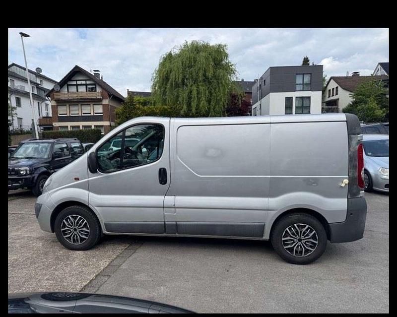 Gebraucht Opel Vivaro 145 PS (106 kW) 2011 Grau Van / Kleinbus