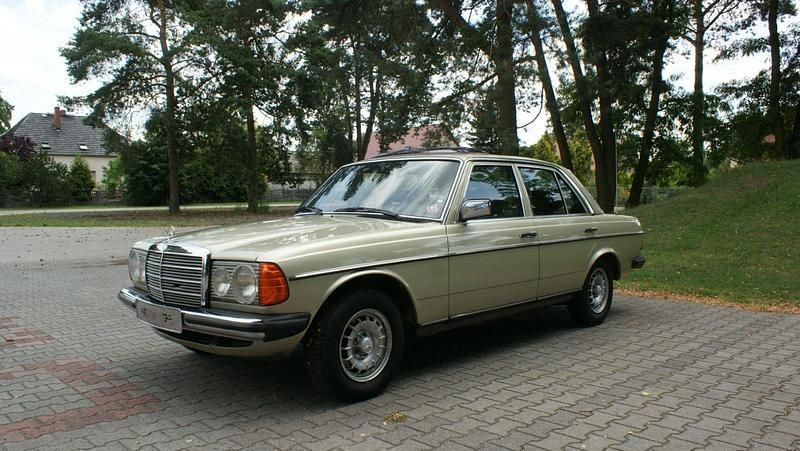 Gebraucht 1980 Mercedes 230 Limousine | 15.500 € - Bild 1/4
