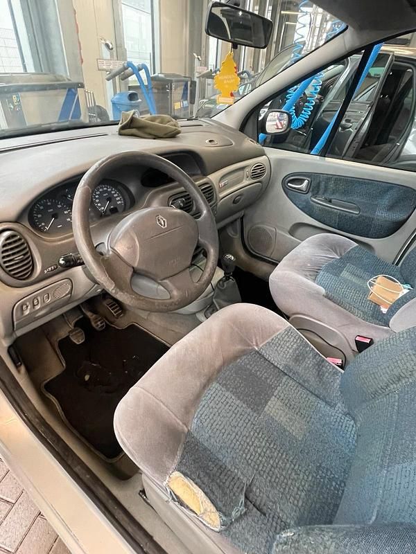 Gebraucht Renault Scénic 107 PS (78 kW) 2003 Silber Van / Kleinbus