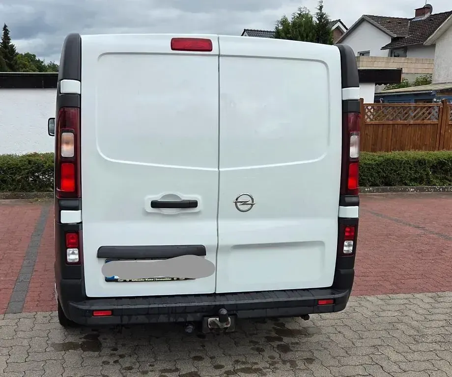 Gebraucht Opel Vivaro 121 PS (88 kW) 2018 Weiß Van / Kleinbus