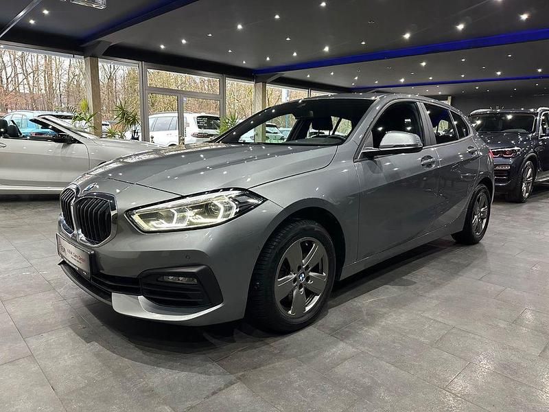 Skyscraper grau Gebraucht 2023 BMW 118 Sport Line Kleinwagen | 21.690 € (Guter Preis) - Bild 1/4