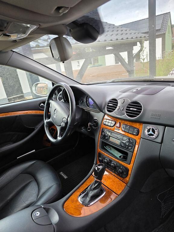 Grau Gebraucht 2004 Mercedes CLK200 Avantgarde Coupé | 8.100 € (Fairer Preis) - Bild 1/4