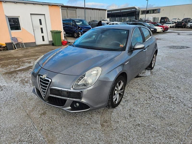 Grau Gebraucht 2010 Alfa Romeo Giulietta Turismo Limousine | 2.300 € (Superpreis) - Bild 1/4