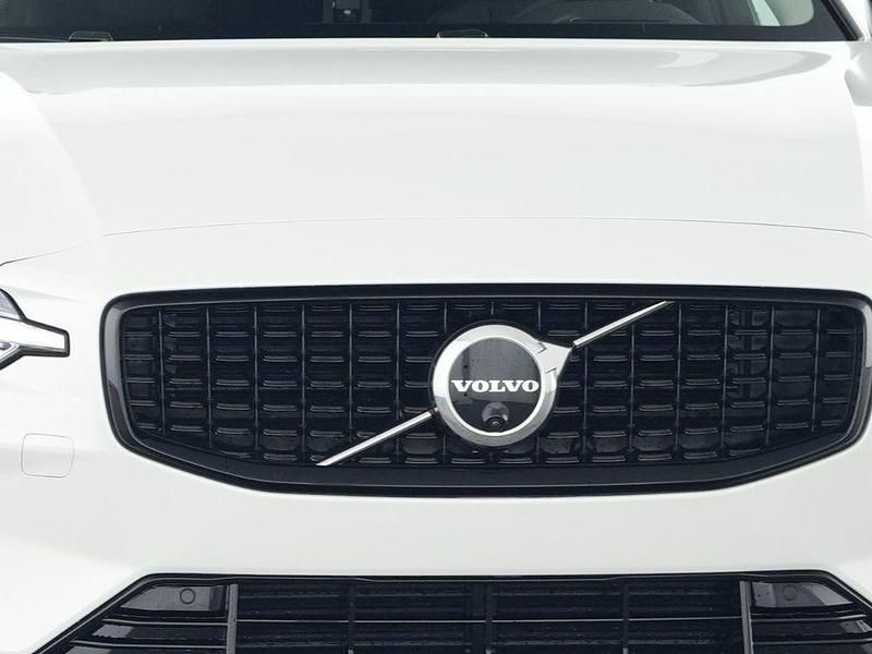 Gebraucht Volvo V60 Plus 197 PS (144 kW) 2025 Weiss Kombi