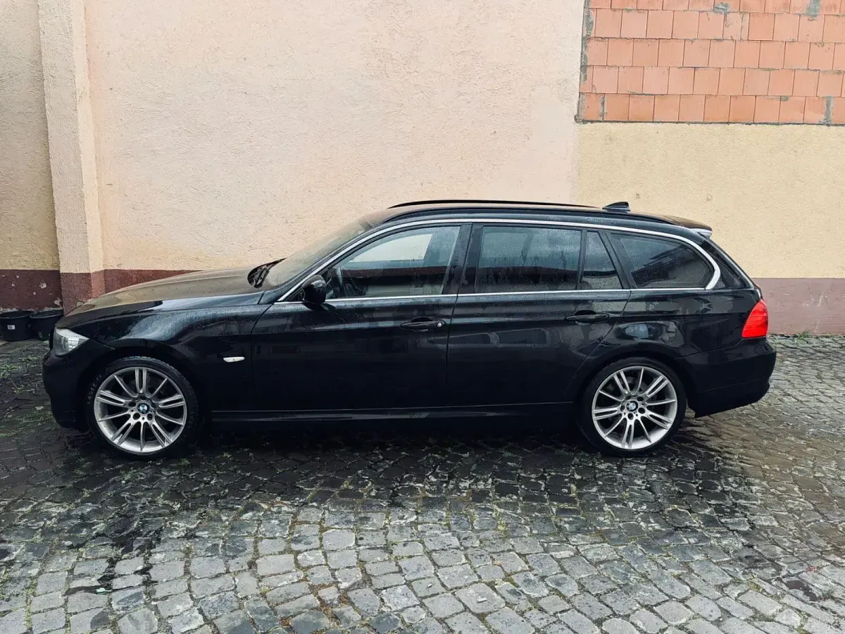 Gebraucht BMW 320 184 PS (135 kW) 2012 Schwarz Kombi