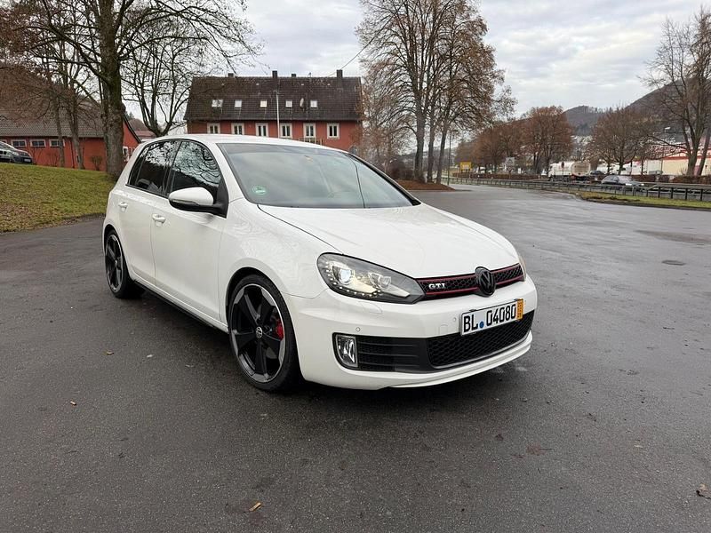 Weiß Gebraucht 2011 VW Golf GTI Limousine | 7.700 € - Bild 1/4