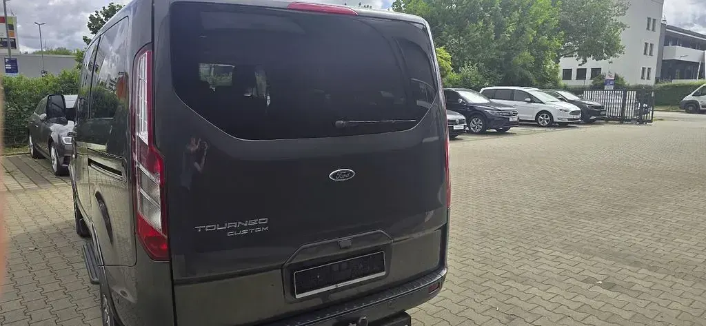 Gebraucht Ford Tourneo Titanium 185 PS (136 kW) 2021 Grau Van / Kleinbus