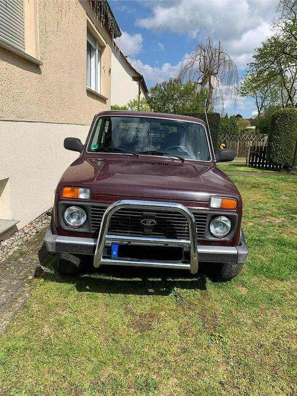 Rot Gebraucht 2011 Lada niva SUV | 4.500 € (Guter Preis) - Bild 1/3