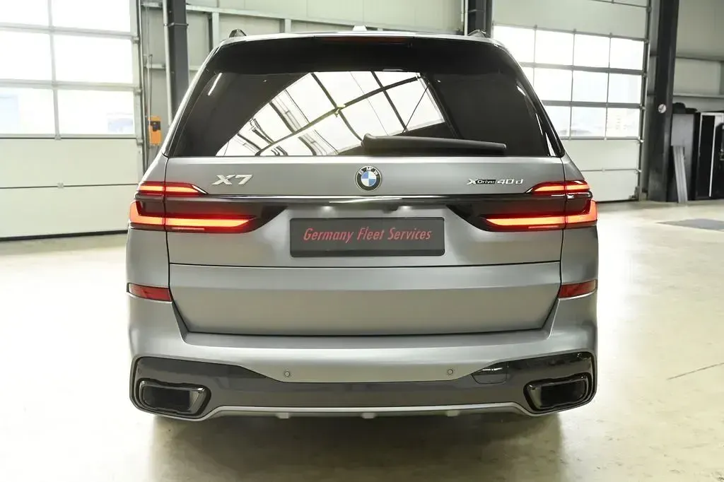 Gebraucht BMW X7 M Sport 352 PS (258 kW) 2025 Grau SUV
