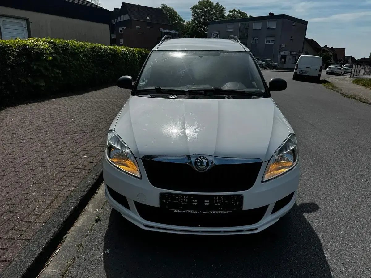 Gebraucht Skoda Roomster 90 PS (66 kW) 2013 Weiß Van / Kleinbus