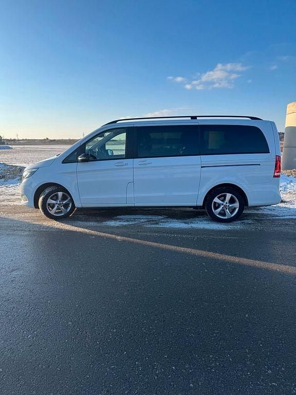Weiß Gebraucht 2018 Mercedes V250 Avantgarde Edition Van / Kleinbus | 36.500 € (Etwas zu teuer) - Bild 1/4