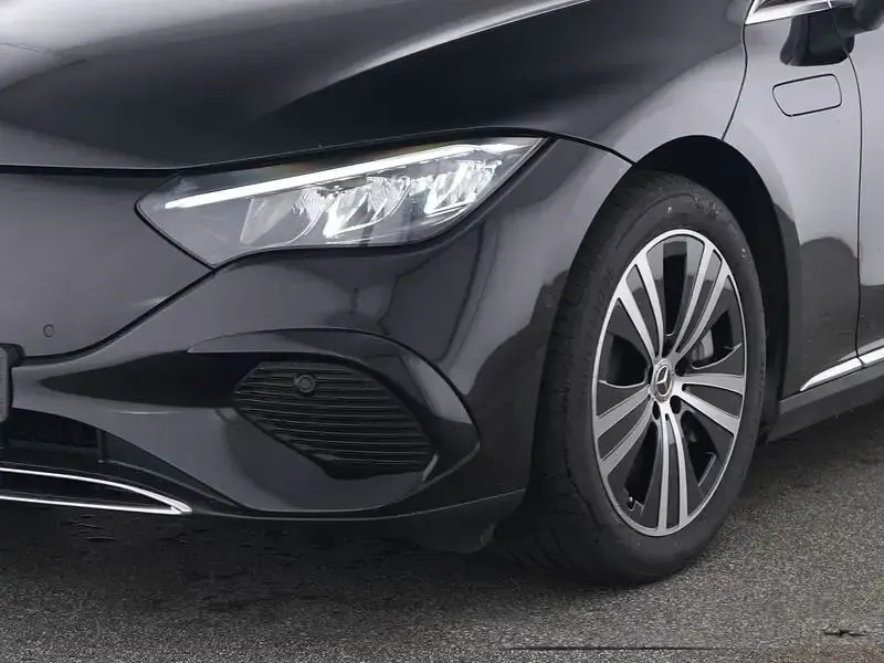 Gebraucht Mercedes EQE300 Advanced 180 kW (245 PS) 2025 Lack obsidianschwarz Limousine