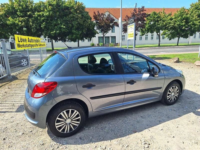 Gebraucht Peugeot 207 Style 95 PS (69 kW) 2011 Grau Limousine