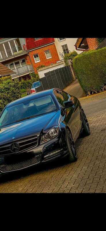 Schwarz Gebraucht 2012 Mercedes C250 Coupé | 9.500 € (Superpreis) - Bild 1/4