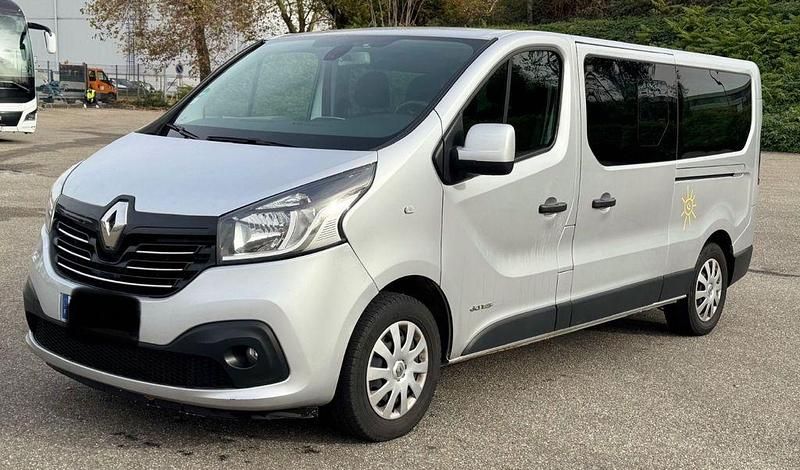 Second-hand Renault Trafic 125 CP (91 kW) 2015 Argintiu Monovolum