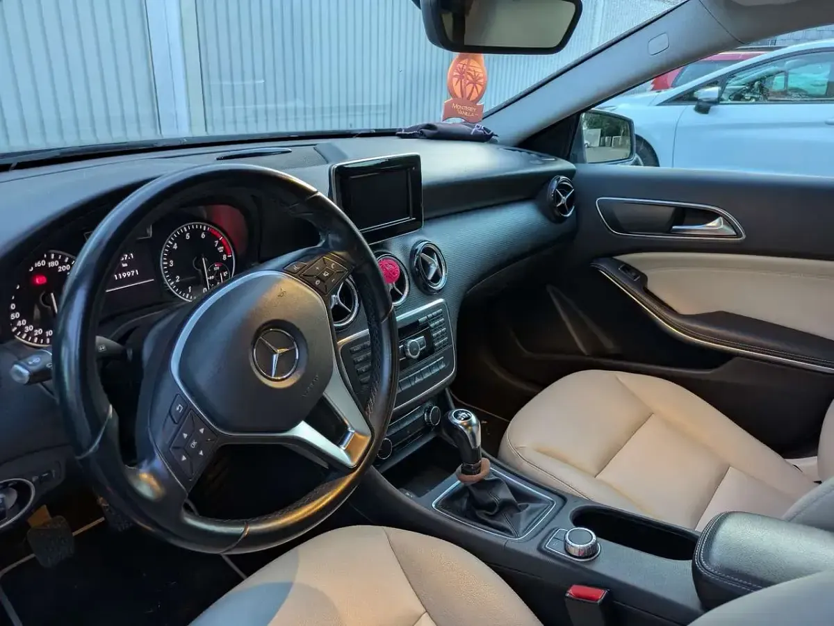 Gebraucht Mercedes A180 Edition 122 PS (89 kW) 2013 Limousine