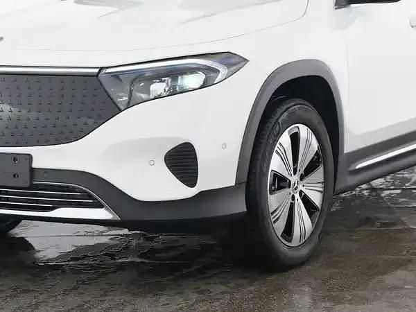 Gebraucht Mercedes EQB300 167 kW (228 PS) 2025 Unilack polarweiss SUV