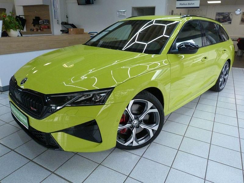 Grün Neu 2024 Skoda Octavia RS Kombi | 48.690 € - Bild 1/4