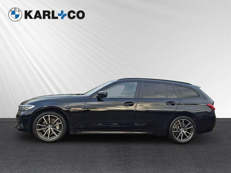 Schwarz Gebraucht 2020 BMW 330e Advantage Kombi | 22.388 € (Fairer Preis) - Bild 1/4
