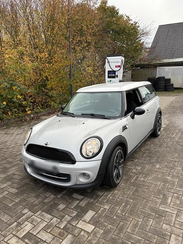Grau Gebraucht 2011 Mini Cooper Clubman Kombi | 3.500 € (Fairer Preis) - Bild 1/4
