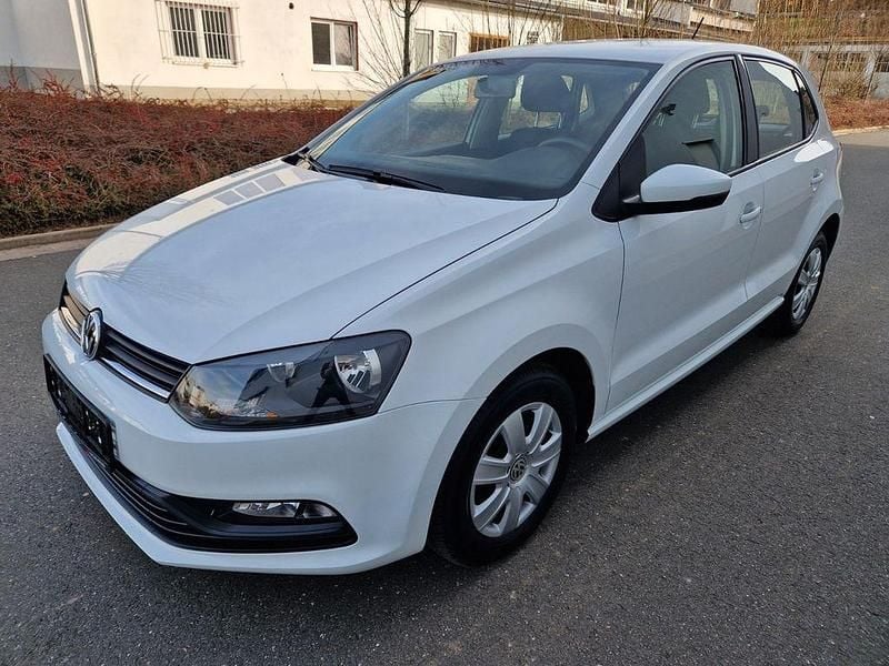 Gebraucht VW Polo Trendline 60 PS (44 kW) 2016 Weiß Limousine