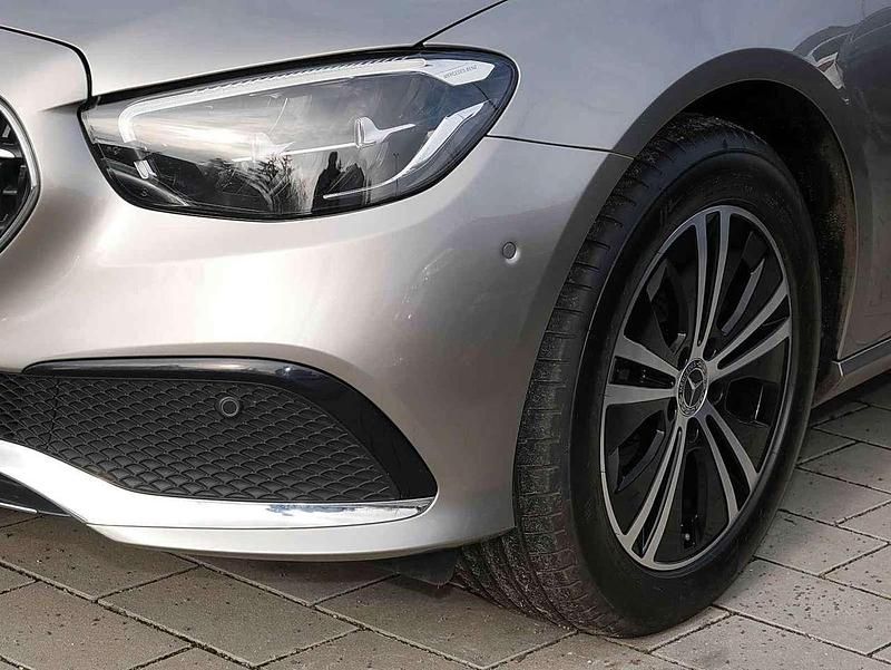 Gebraucht Mercedes E220 Avantgarde 200 PS (147 kW) 2022 Mojavesilber Limousine