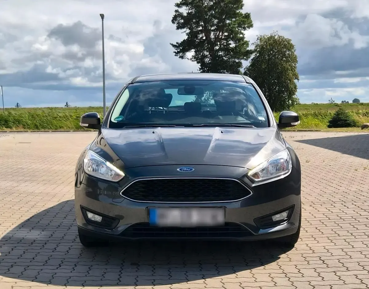 Gebraucht Ford Focus 101 PS (74 kW) 2016 Grau Limousine