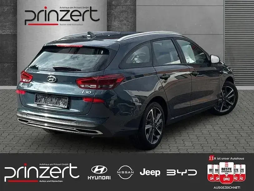 Gebraucht Hyundai i30 Trend 120 PS (88 kW) 2023 Teal blue / met Kombi
