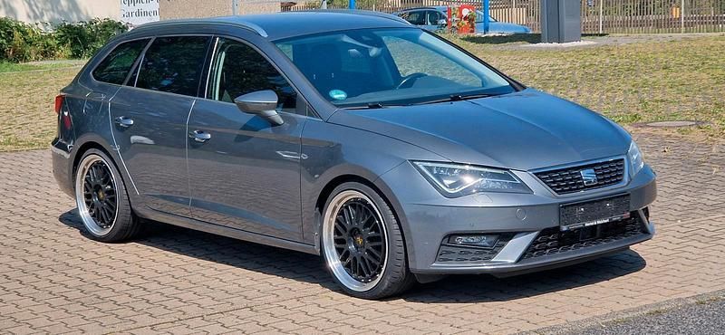 Grau Gebraucht 2019 Seat Leon ST Kombi | 12.490 € (Superpreis) - Bild 1/4