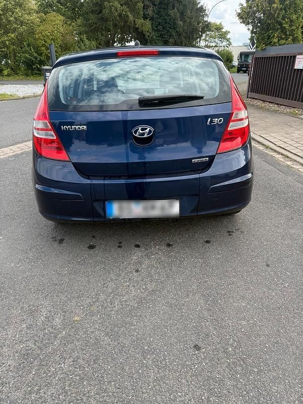 Gebraucht Hyundai i30 116 PS (85 kW) 2008 Blau Limousine