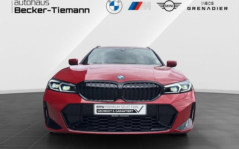 Gebraucht BMW 330e M Sport 292 PS (214 kW) 2024 Rot Kombi