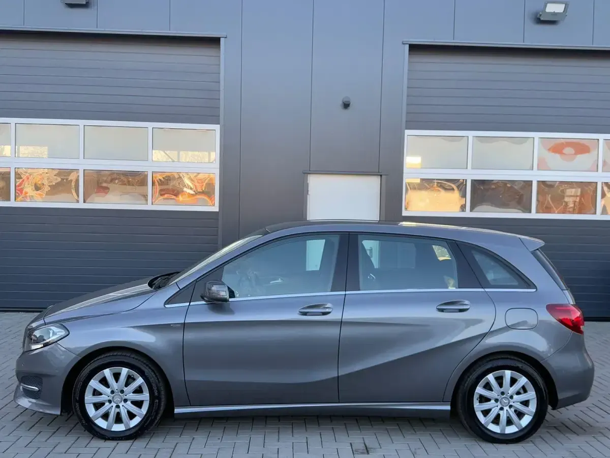 Gebraucht Mercedes B180 122 PS (89 kW) 2016 Grau Kleinwagen