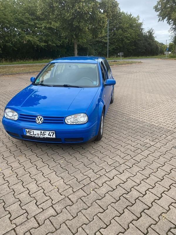 Blau Gebraucht 1998 VW Golf IV Kleinwagen | 1.500 € - Bild 1/4