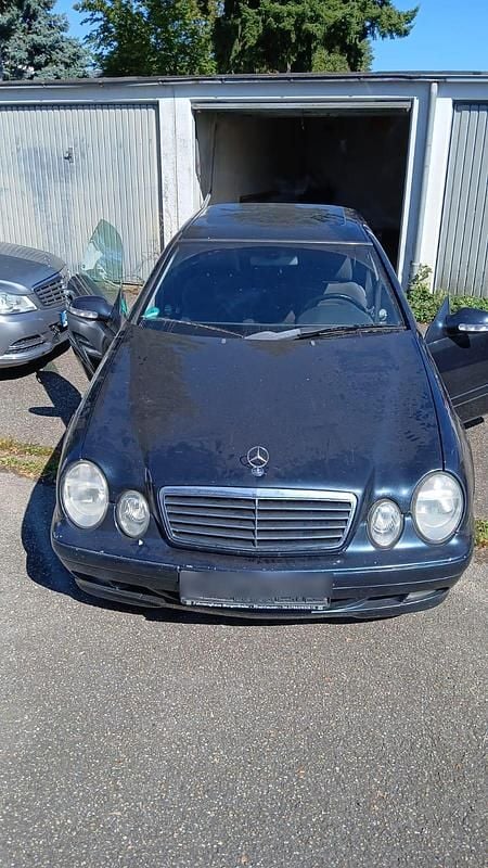 Schwarz Gebraucht 2000 Mercedes CLK200 Coupé | 990 € (Fairer Preis) - Bild 1/4