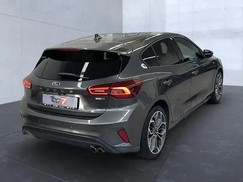 Gebraucht Ford Focus ST-Line X 155 PS (114 kW) 2023 Grau Limousine