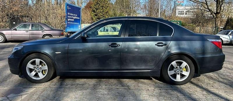 Gebraucht BMW 523 190 PS (139 kW) 2007 Platingrau metallic Limousine