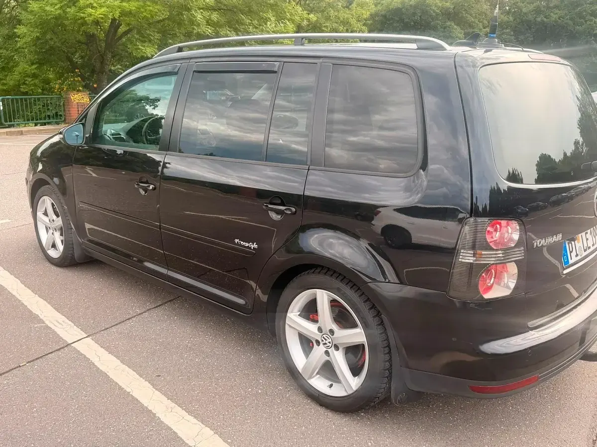 Gebraucht VW Touran 140 PS (102 kW) 2010 Schwarz Van / Kleinbus