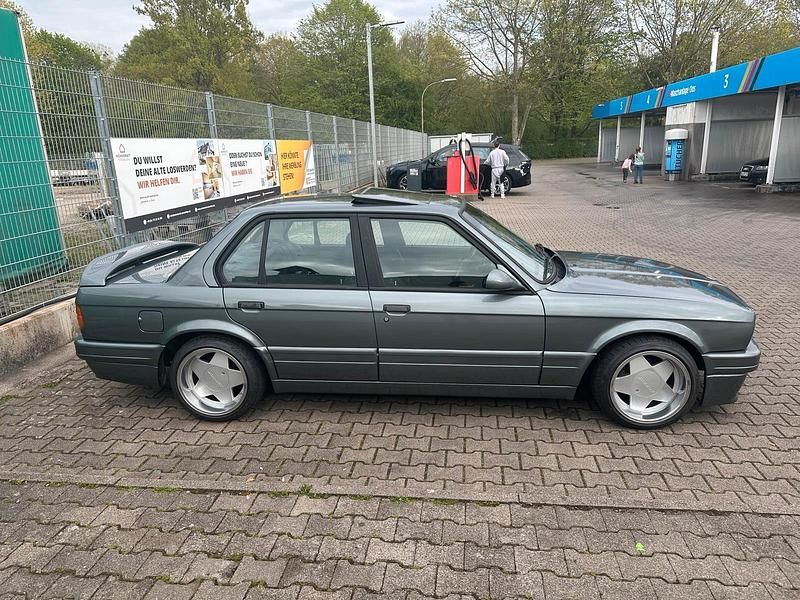 Second-hand BMW 320 Basis 129 CP (94 kW) 1987 Gri Berlinǎ