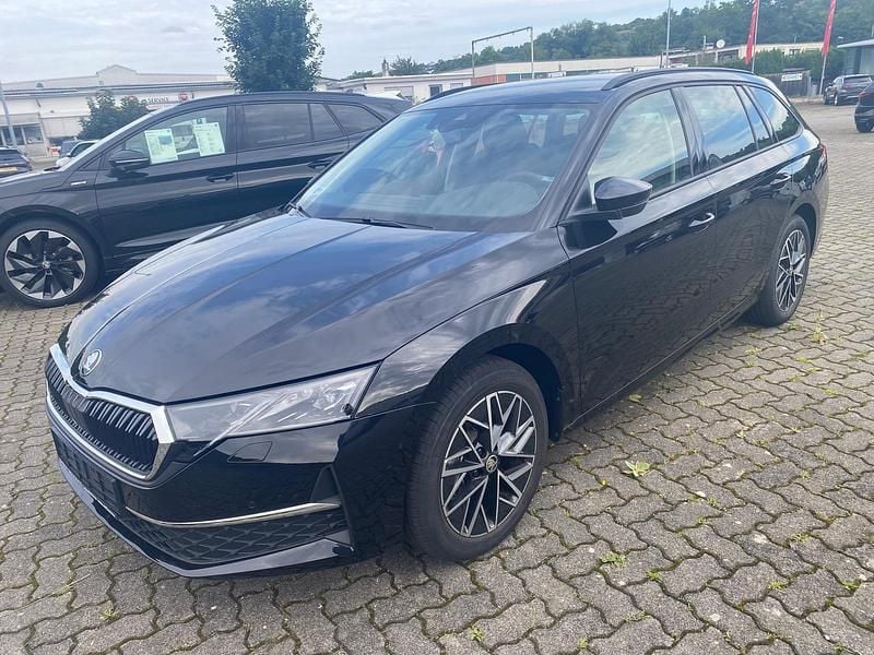 Schwarzmagic perleffekt Gebraucht 2025 Skoda Octavia Selection Limousine | 33.990 € (Guter Preis) - Bild 1/4