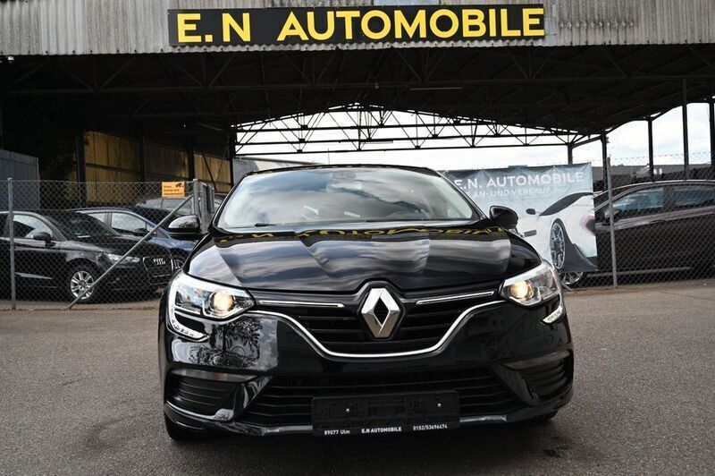 Schwarz Gebraucht 2017 Renault Mégane IV Play Limousine | 10.600 € (Guter Preis) - Bild 1/4