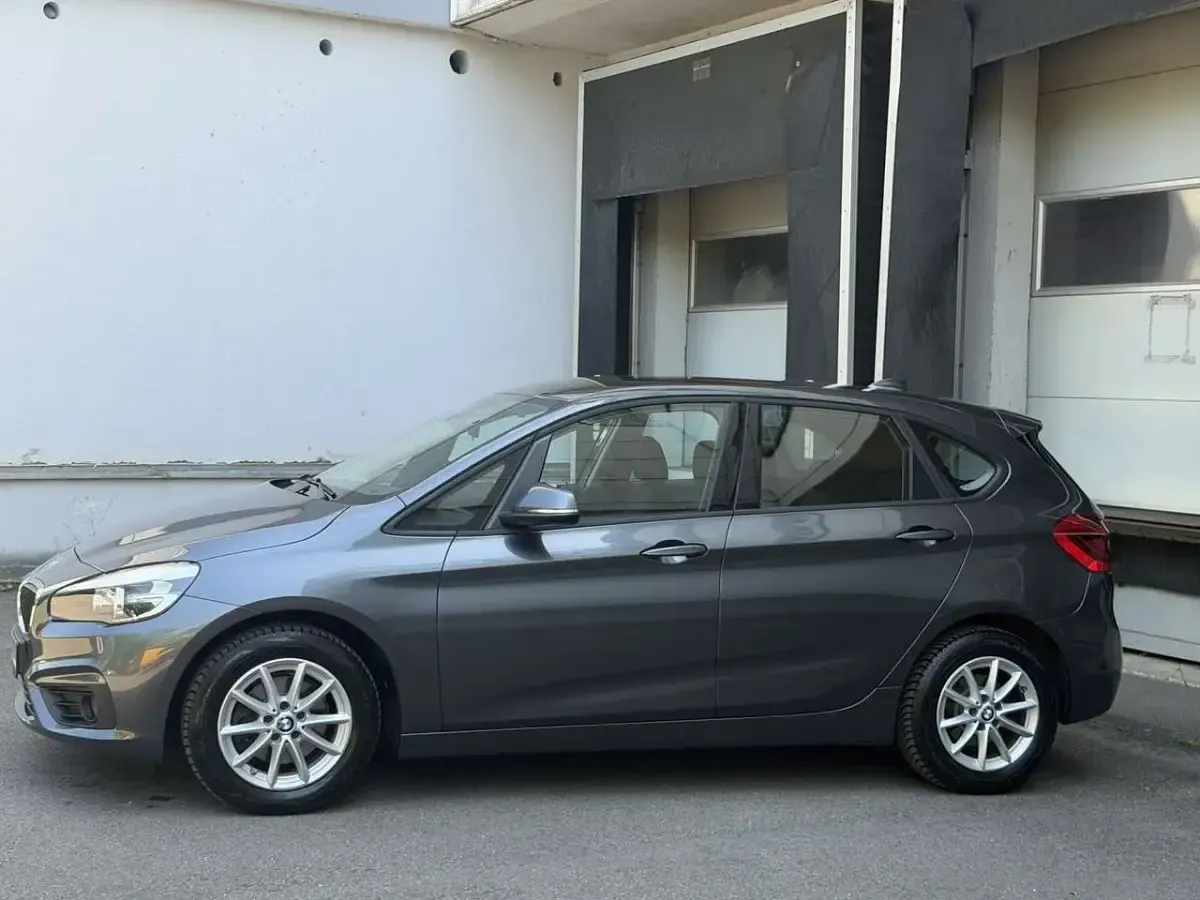 Gebraucht BMW 218 136 PS (100 kW) 2015 Mineralgrau metallic Van / Kleinbus