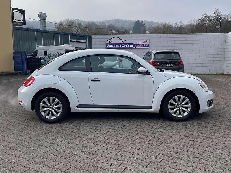 Gebraucht VW Beetle Basis 105 PS (77 kW) 2014 Pure white Kleinwagen