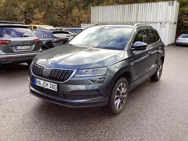 Quarzgrau metallic (metallic) Gebraucht 2020 Skoda Karoq SUV | 26.250 € (Etwas zu teuer) - Bild 1/4