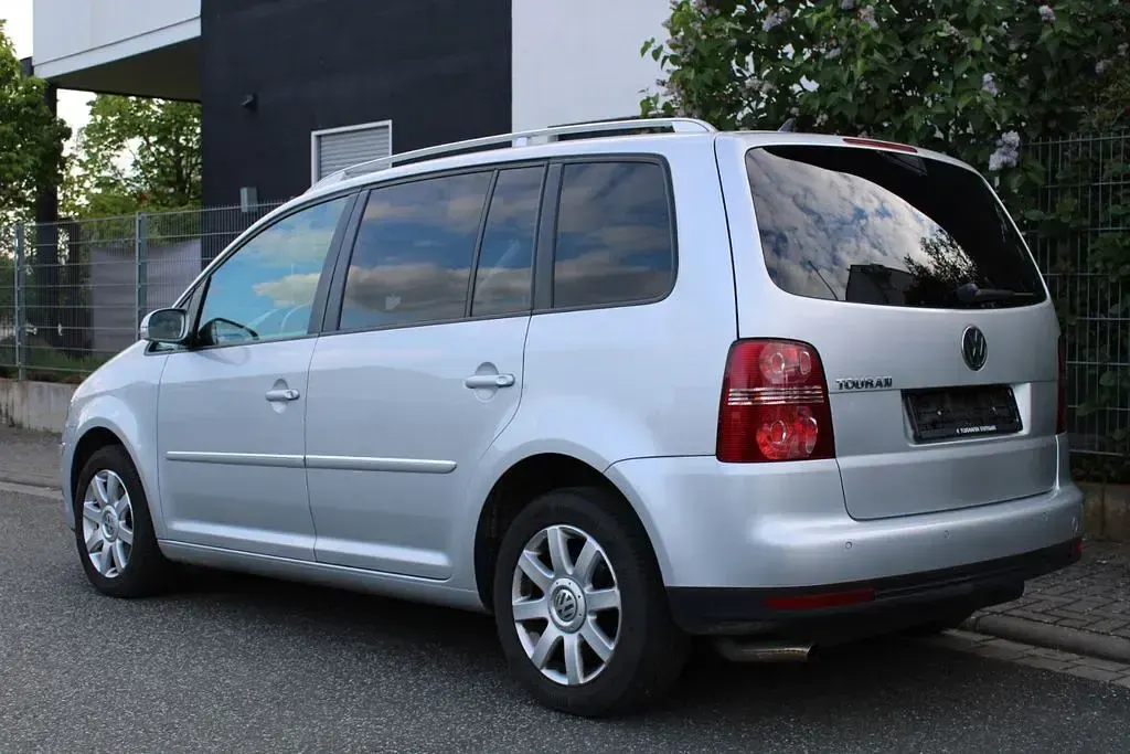 Gebraucht VW Touran Highline 109 PS (80 kW) 2008 Silber Van / Kleinbus